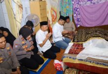 Kombes Pol Arya Perdana Beri Semangat kepada AKP H Ramli JR Pasca Wafatnya Sang Ibunda*