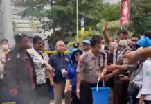 Keadilan untuk Busrok Anthony Dianggap Mati di Kanwil DJP Sumut I, Massa Bakar Ban, Pejabat Panik