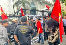 EW LMND SUMUT Gelar Aksi Hardiknas di DPRD Sumut, Soroti Pungli Pendidikan dan Desak Pencopotan Kepala BGN