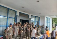 Demo Unik AMP2K di Kantor Bupati Madina, Desak KPK Turun Kembali Tindaklanjuti OTT