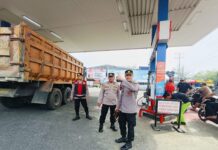 Kelangkaan BBM Picu Antrean di SPBU, Kabag Ops Polres Pelabuhan Belawan Turun Langsung Pastikan Kamtibmas Tetap Kondusif