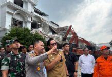 Kapolrestabes Medan dan Wali Kota Medan Tinjau Lokasi Ledakan Grand Polonia, Pencarian Korban Berlangsung Intensif