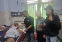 Ketua PAC Pemuda Pancasila Medan Johor Jenguk Ketua Ranting Gedung Johor yang Dirawat di Rumah Sakit