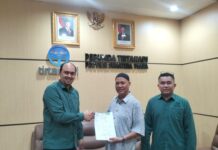 Direktur Utama Perumda Tirtanadi Serahkan SK Revisi Kepengurusan Keluarga Besar IKRAR Rekanan Perumda Tirtanadi