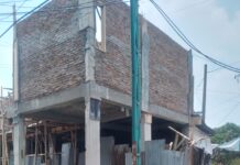 Bangunan Kos 2 Lantai Berdiri di Atas Parit, PBG Dipertanyakan: Lurah dan Kepling Ke Mana?