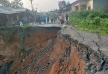 Tanggap Bencana, Polsek STM Hulu Bantu Aktifkan Jalur Alternatif Bersama Masyarakat