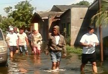Banjir Berhari-hari di Sei Mati, Relawan Turun Bagikan Makanan kepada Warga